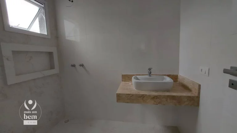 Imagem Sobrado com 141 m², terraço privativo, 3 quartos sendo 1 suíte à venda por R$ 799.000 - Uberaba - Curitiba/PR