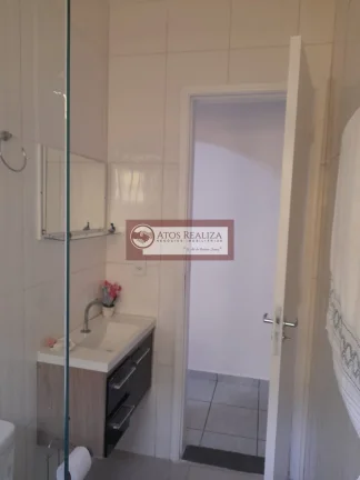 Imagem Vendo SUPER Oportunidade no Jardim Lalo. Casa térrea no Jardim Lalo, São 2 Dormitórios, 1 Suíte, 2 vagas de garagem, corredor lateral, próximo a estação autódromo da CPTM. Apenas R$ 550.000 aceita financiamento, Valor de Oportunidade.