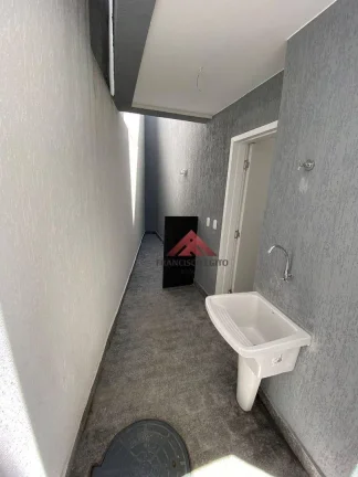 Imagem Venha morar em uma bela casa em pequeno condomínio a 3 minutos da Praia das Flechas.