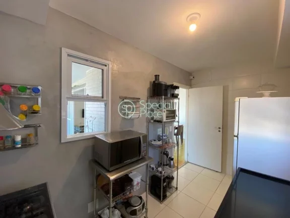 Imagem Amplo apartamento à venda com 4 quartos, sendo 2 suítes, e 4 banheiros no total. Este apartamento ...