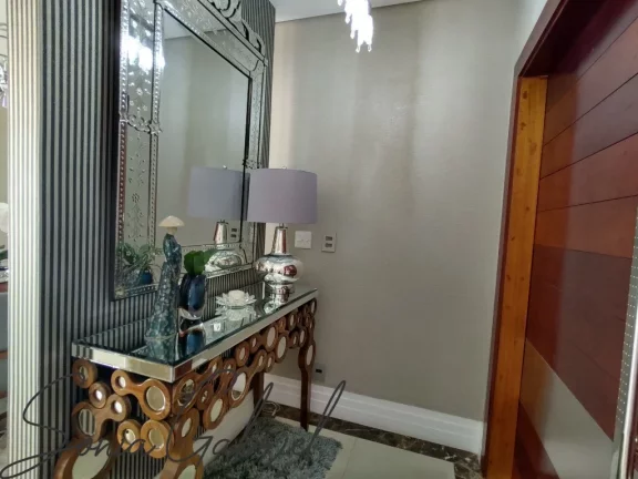Imagem Luxuosa casa em condomínio à venda em Condomínio Terras de Vinhedo, Vinhedo-SP: 4 quartos, 4 suítes, 3 salas, 6 banheiros, 4 vagas de garagem, 560m². Imagem Luxuosa casa em condomínio à venda em Condomínio Terras de Vinhedo, Vinhedo-SP: 4 quartos, 4 suítes, 3 salas, 6 banheiros, 4 vagas de garagem, 560m².