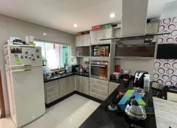 Imagem SANTO ANDRÉ Sobrado 250M², 3 dormitórios, 1 suíte, 4 vagas ótima localização e valor !!!