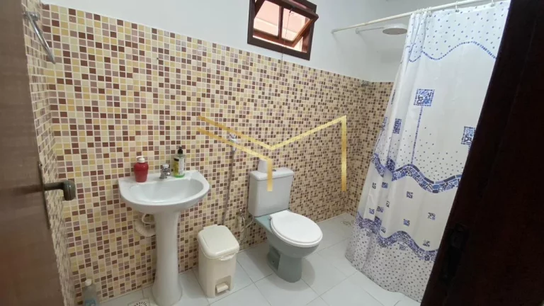 Imagem Casa ideal, para uma familia com dois filhos, ou mais, que gosta de espaço e conforto. Localizada próximo a comércios.