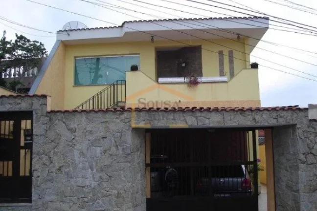 Imagem Sobrado á venda, com 320 m² de área útil. 
O imóvel conta com 3 dormitórios, sendo 1 suite, am...