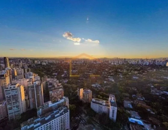 Imagem Apartamento de 188m², reformado, com 3 dormitórios sendo 2 suítes e 1 vaga de garagem. Possui sal...