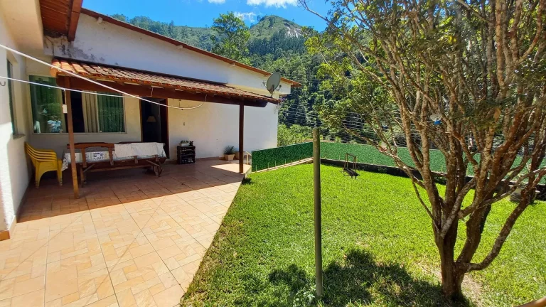 Imagem Vendo esta linda casa com quintal em Nova Friburgo.