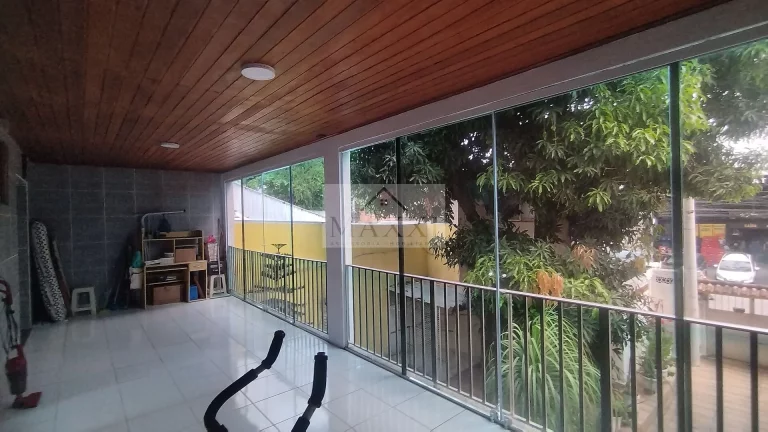 Imagem Ampla Casa Duplex com Anexo, Churrasqueira e 8 Vagas – Taquara