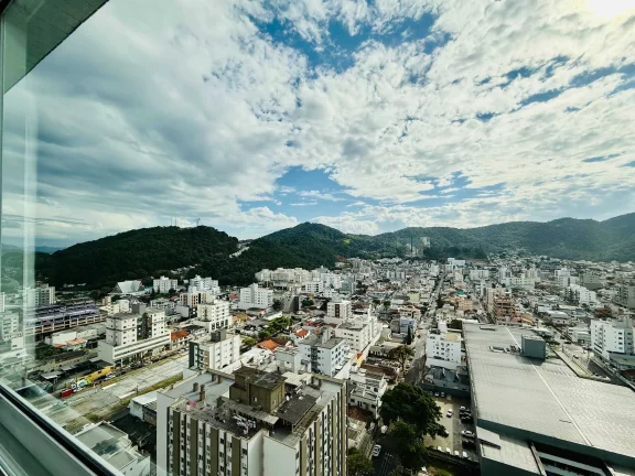Imagem Apartamento mobiliado com 4 dormitórios sendo 2 suítes e 2 vagas de garagem em Balneário Camboriú