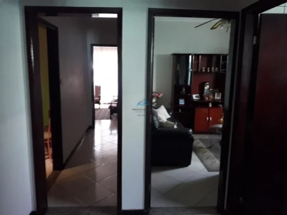 Imagem Casa à Venda no Centro de Carapicuíba com Terreno 600m²