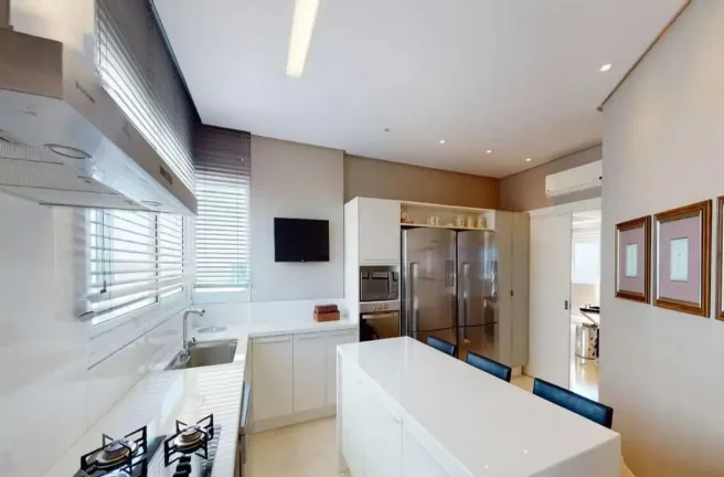Imagem Cobertura Duplex Frente Mar com 6 suítes e 10 vagas na Avenida Atlântica em Balneário Camboriú