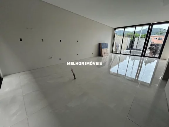 Imagem Sobrado Triplex á venda localizado no Bairro da Barra - Balneário Camoriú-SC