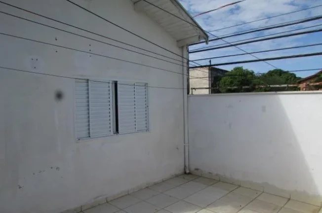 Imagem Casa com 01 vaga, portão eletrônico, sala, cozinha com gabinete e armários, área de serv. cobert...