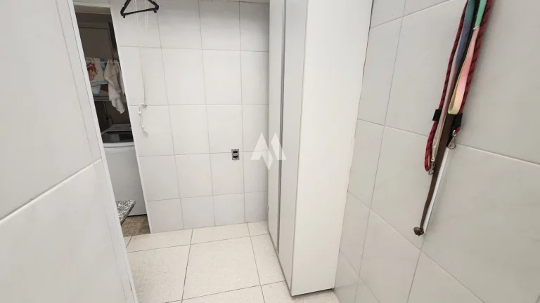 Imagem Venda de Casa/Sobrado no Embaré, Santos - Oportunidade Única em Localização Privilegiada