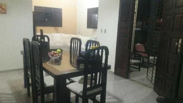 Imagem Vendo casa com 3 quartos sendo 3 suítes, 1 banheiro social, 2 salas, cozinha e área de serviço, DCE