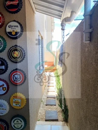 Imagem Venda de apartamento no Residencial Cosmos, Campinas. 2 dormitórios com armários, sala com varanda, cozinha com armários, lavanderia, banheiro, vaga