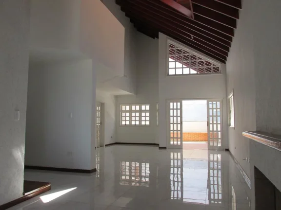Imagem Casa no Res. Alpha 11 - 330m²