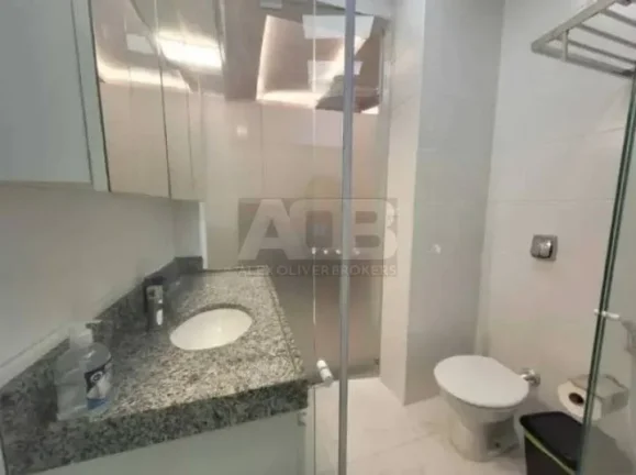 Imagem Apartamento à venda em Copacabana, 48m2, Quarto e Sala, 50 metros da Praia.