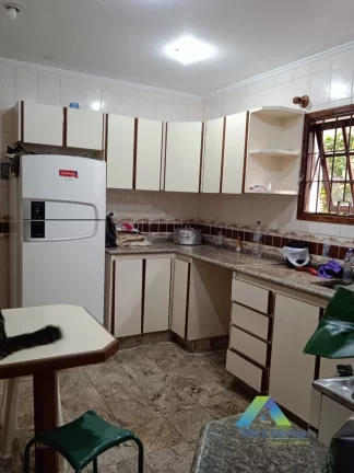 Imagem Casa para venda com 2 dormitórios, 1 suíte e 2 banheiros na Vila das Mercês!!
