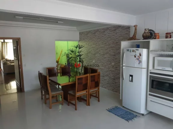 Imagem Sobrado à venda 4 Quartos, 4 Suites, 6 Vagas, 254M², Vila Floresta, Santo André - SP