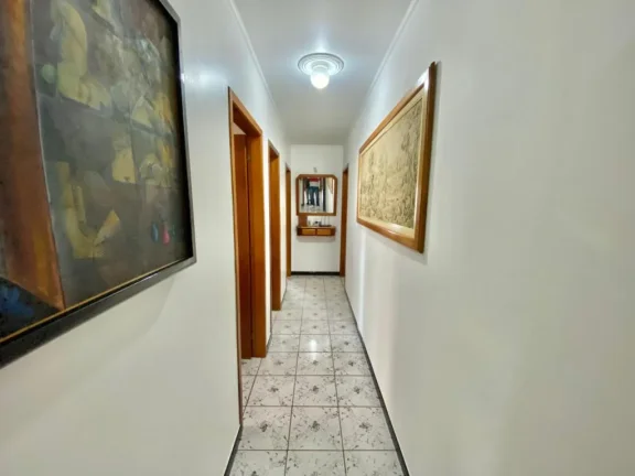 Imagem Casa 4 Dormitórios - Bairro --