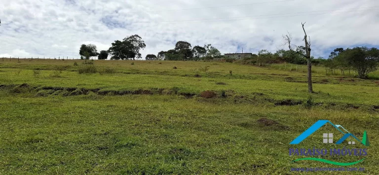 Imagem Refúgio Natural em Paraisópolis: Terreno Exclusivo com 5 Fontes de Água!