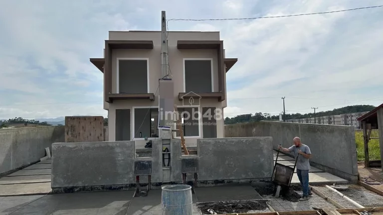 Sobrado à Venda em Sertão do Maruim, São José – 3 Quartos, 125m²