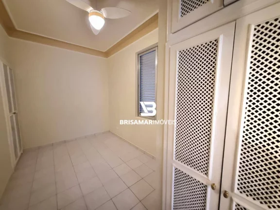 Imagem PITANGUEIRAS- UMA QUADRA DA PRAIA , TOTALMENTE REFORMADO, GARAGEM DEMARCADA NO PRÉDIO.