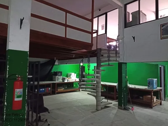 Imagem Galpão comercial com 2 mezaninos, cozinha e 3 banheiros. Localização estratégica em Peruíbe. Ideal para empresas. Agende sua visita!