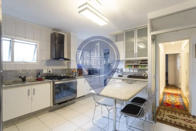 Imagem Imóvel de alto padrão em Perdizes: 3 quartos, 2 suítes, 2 salas, 3 banheiros, 2 vagas, 234m² - São Paulo-SP.
