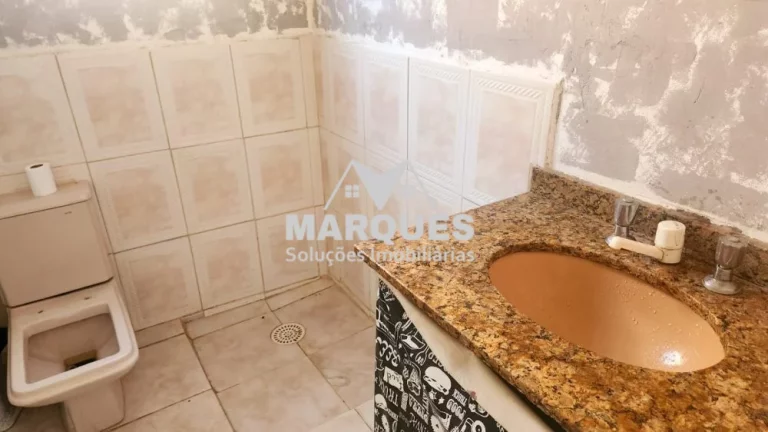 Imagem Sobrado c/ 3 dorms, e mais 2 casas nos fundos