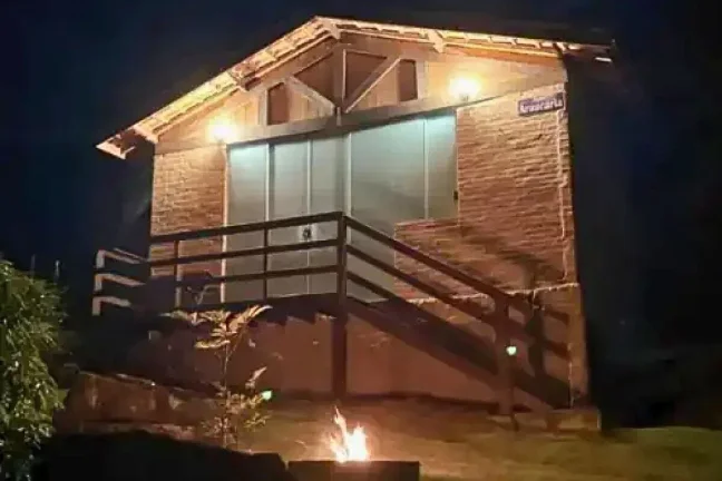 Imagem Casa Rústica de Montanha com Vista Aberta a 1.450 m de Altitude em São Bento do Sapucaí