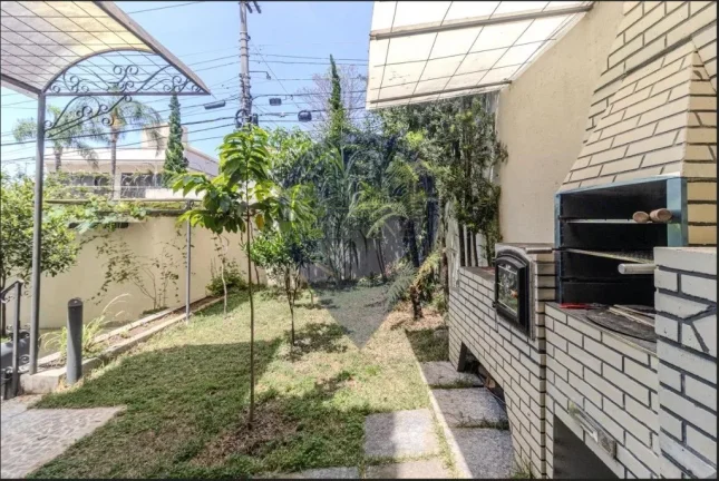 Imagem Imóvel à venda em São Paulo-SP: Casa deslumbrante no Pacaembu com 3 quartos, 1 suíte, 2 salas, 3 banheiros, 4 vagas e 450m² de área.