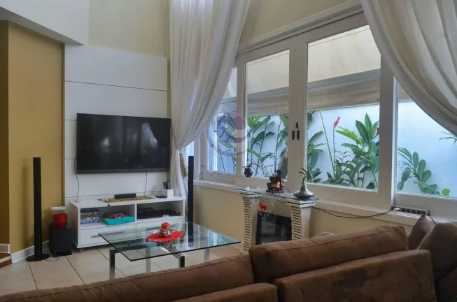 Imagem Villa Minitti - Uma Casa para Celebrar, Investir e Viver Bem no Jardim Acapulco - Guarujá.