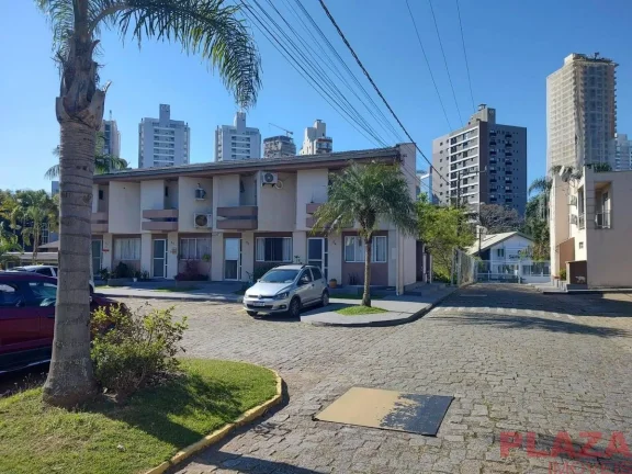 Imagem Sobrado Mobiliado em Condomínio Fechado – 2 Quartos | Área Privativa | Lazer Completo | Próx. Praia Brava e Amores | Balneário Camboriú