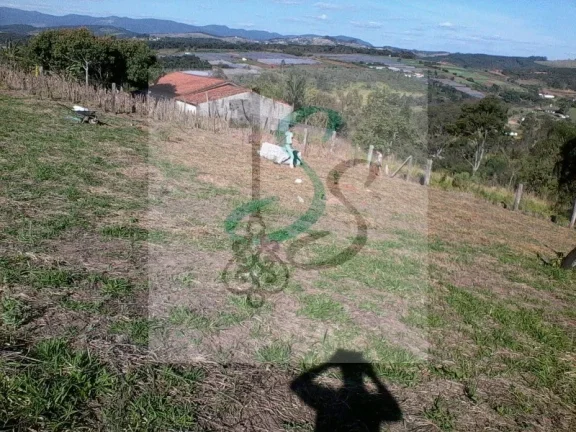 Imagem Venda de terreno, Atibaia. Terreno com 1506 m² com alambrado e portão em área de chácaras. Possui energia.