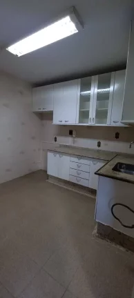 Imagem Apto de 3 quartos, dependencia no centro de Nova Friburgo a VENDA.