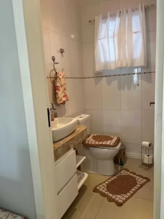Imagem Sobrado mobiliado com 3 dormitórios sendo 1 suíte e 2 vagas de garagem em Balneário Piçarras