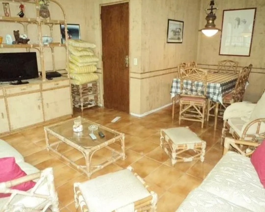 Imagem Apartamento à venda no Guarujá na Praia das Pitangueiras.