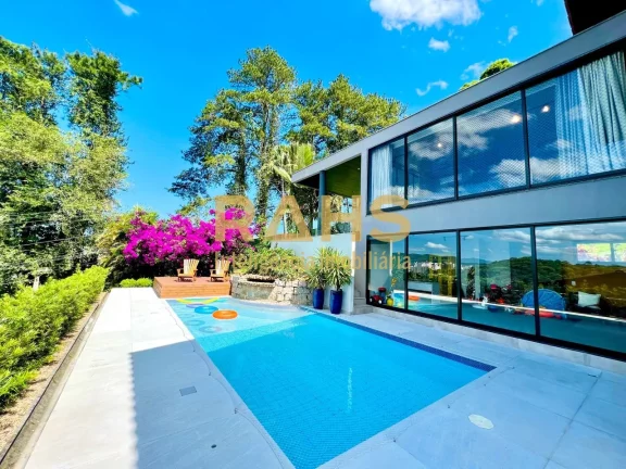 Casa averbada no Bairro América em Joinville com Vista incrível da Cidade. próximo a panificadora...