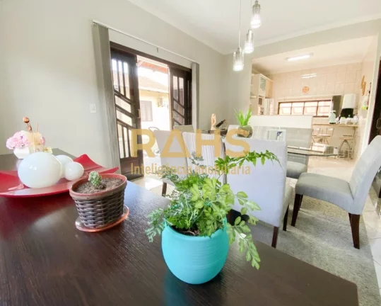 Imagem CASA NO VILA NOVA, PRÓXIMO A RUA XV DE NOVEMBR0 Excelente Sobrado, no Bairro Vila Nova, com 238 m2 ...