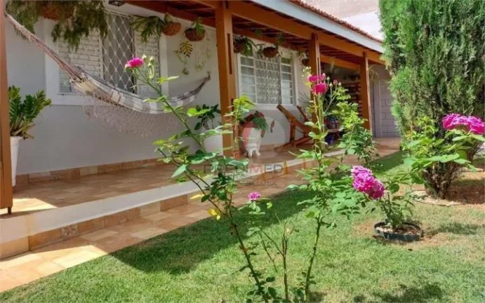 Vendo excelente Casa com suíte, em São Pedro - SP