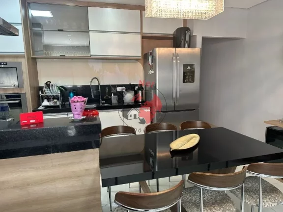Imagem Sobrado para Venda no bairro Vila Lusitânia em São Bernardo do Campo, 3 dormitórios (sendo 2 suítes), 4 vagas, 258m²