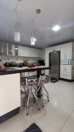 Imagem CASA DE ESQUINA COM 3 QUARTOS NO ITAUM