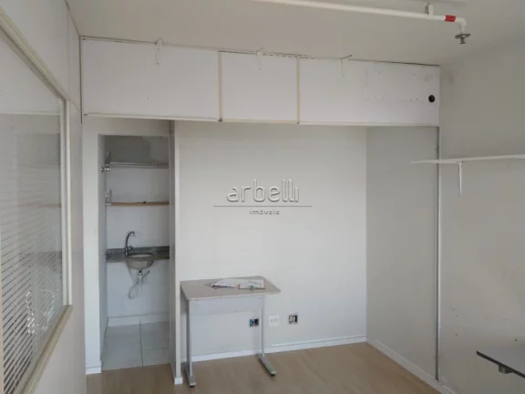 Imagem Sala comercial com 30 metros quadrados, 1 banheiro, 1 copa, vista panorâmica, 1 vaga de garagem rot...