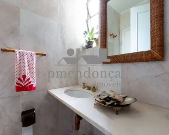 Imagem Excelente apartamento com 400m² em Higienópolis com piso de tacos, repleto de armários.