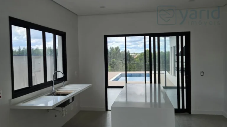 Imagem Imperdível! Sobrado de alto padrão em condomínio luxuoso no Ibi Aram 2, com 3 suítes, 4 vagas e 195m². Confira já!