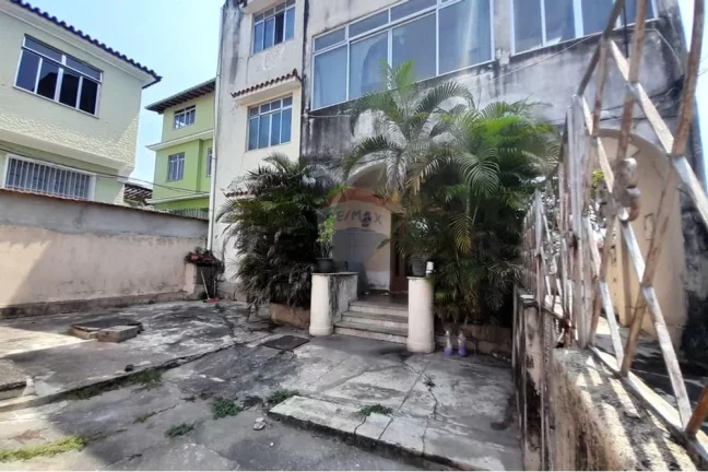 Imagem Apartamento tipo casa em Cascadura , 3 quartos, 2 banheiros e 3 quintais!!