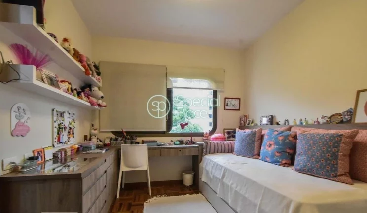Imagem Ótimo apartamento com 320m² no Campo Belo, um por andar. Amplo living com varanda, home theather, ...