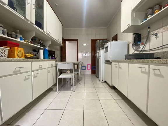 Imagem Apartamento com 2 dormitórios sendo 1 suíte, vaga demarcada, andar alto de frente. À venda, 107 m² por R$ 750.000 - Campo Grande - Santos/SP