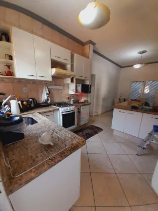 Imagem Casa ideal para quem gosta de aproveitar áreas externas . Beira Rio, Guaratinguetá